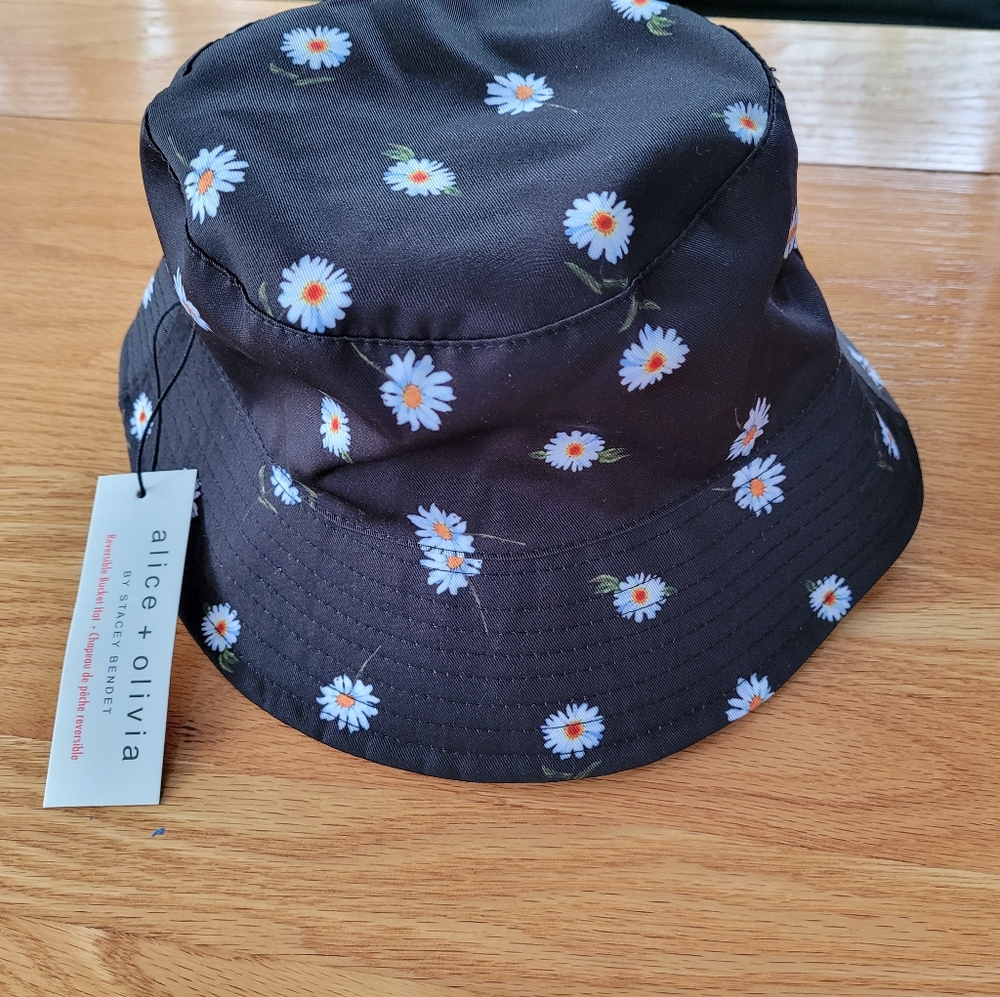 Alice + Olivia  bucket hat
